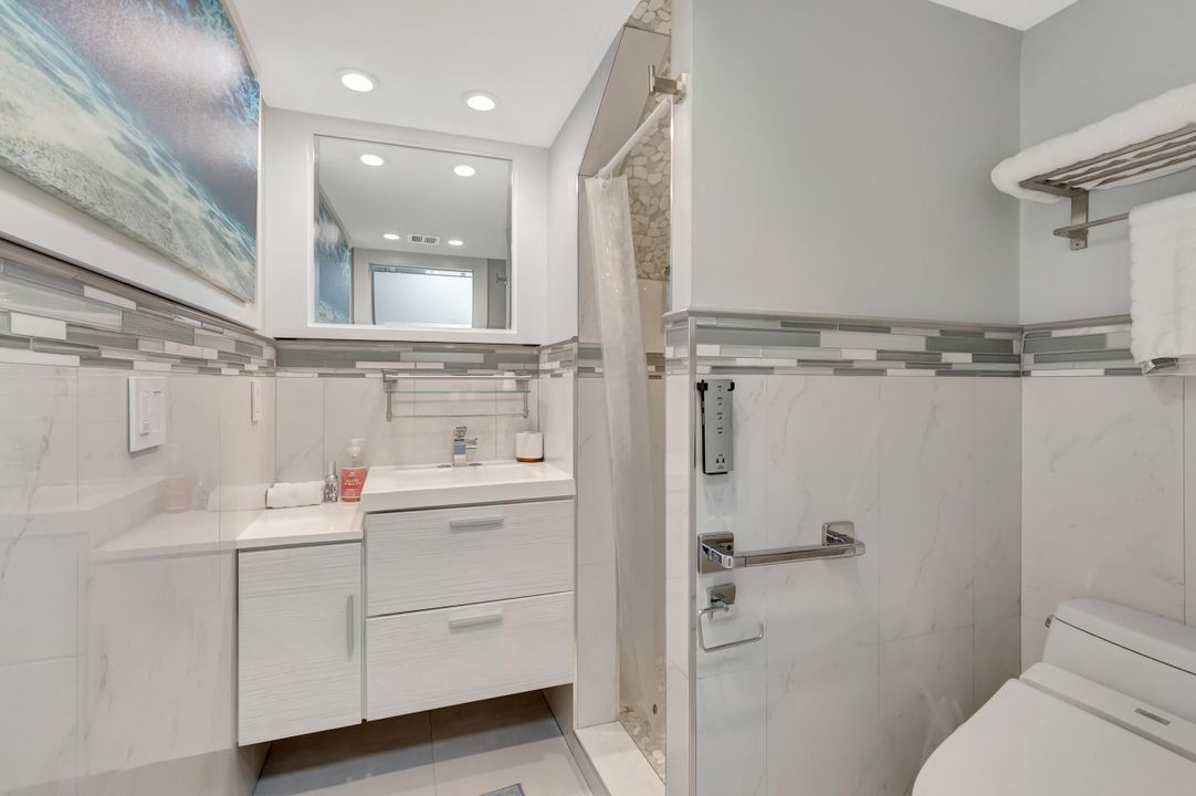 For Sale: $639,900 (2 beds, 1 baths, 999 Square Feet)