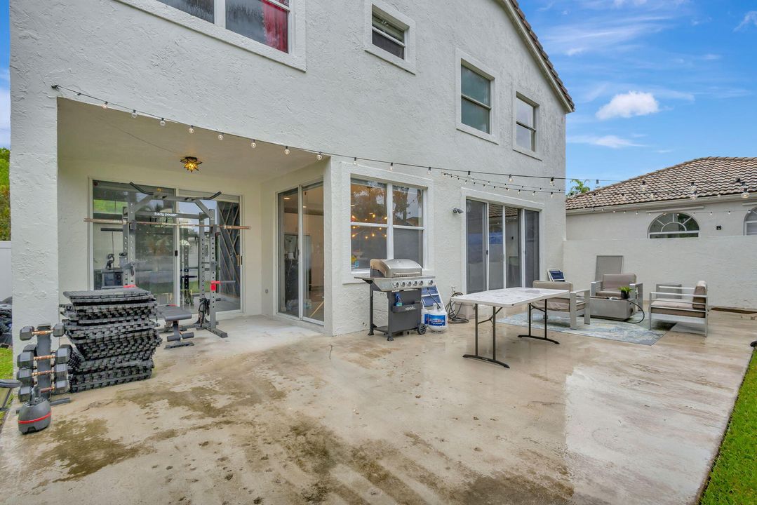 For Sale: $844,900 (4 beds, 2 baths, 2762 Square Feet)