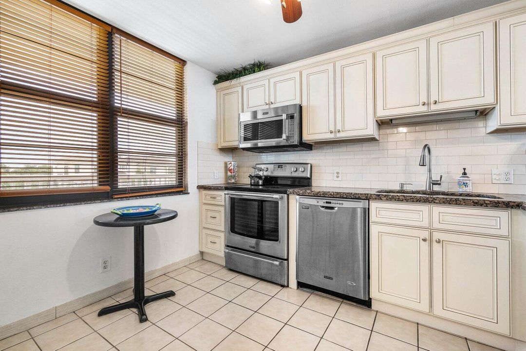 For Sale: $729,900 (2 beds, 2 baths, 1243 Square Feet)