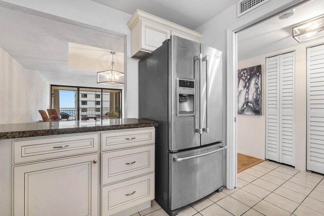 For Sale: $729,900 (2 beds, 2 baths, 1243 Square Feet)