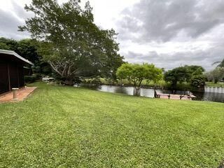 En Venta: $795,000 (4 camas, 3 baños, 1721 Pies cuadrados)