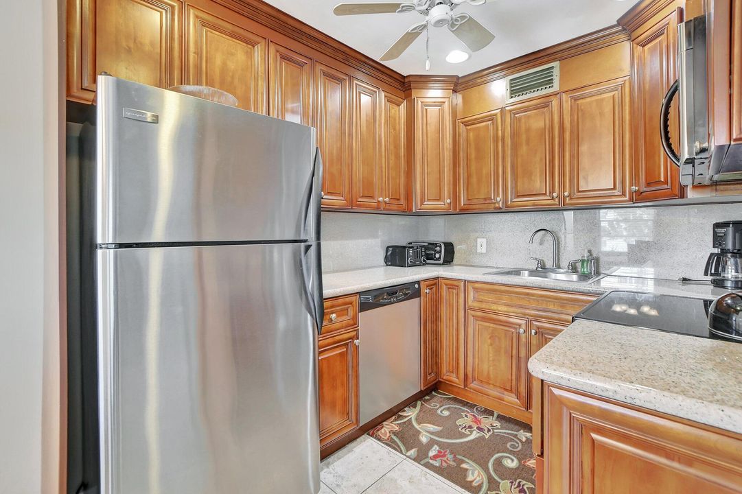 For Sale: $154,900 (2 beds, 1 baths, 820 Square Feet)