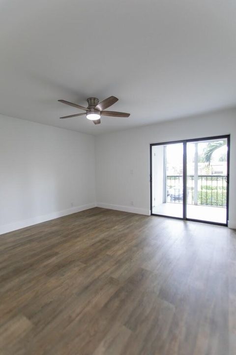 For Sale: $259,000 (2 beds, 2 baths, 1100 Square Feet)