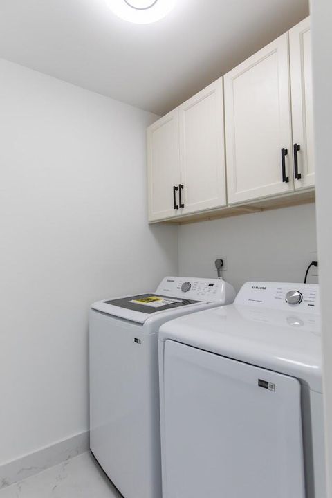 For Sale: $259,000 (2 beds, 2 baths, 1100 Square Feet)