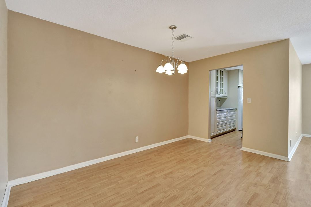 For Sale: $199,000 (1 beds, 1 baths, 994 Square Feet)