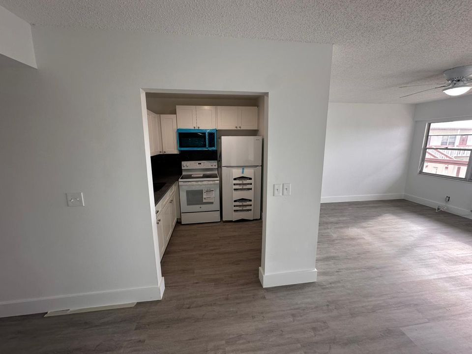 For Sale: $120,000 (1 beds, 1 baths, 600 Square Feet)