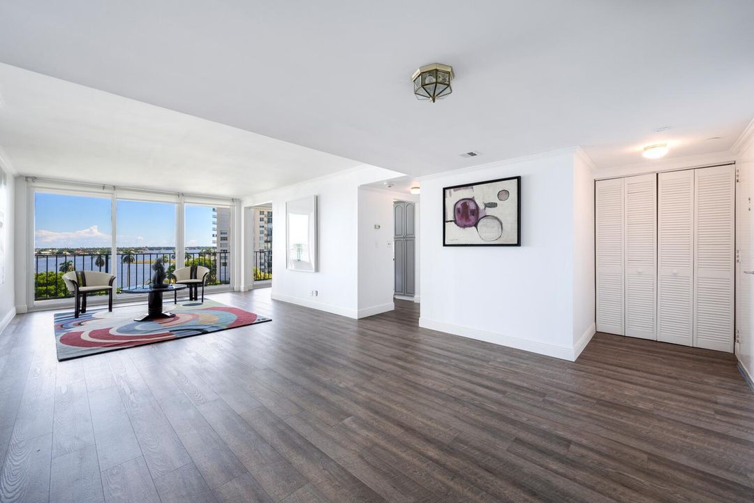 For Sale: $645,000 (1 beds, 1 baths, 1005 Square Feet)