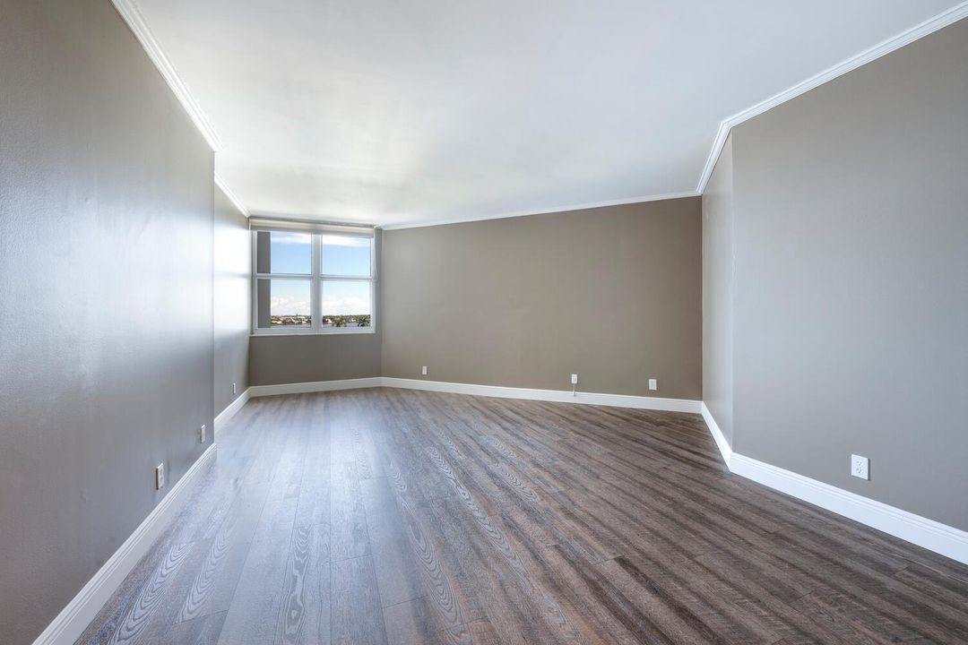 For Sale: $645,000 (1 beds, 1 baths, 1005 Square Feet)