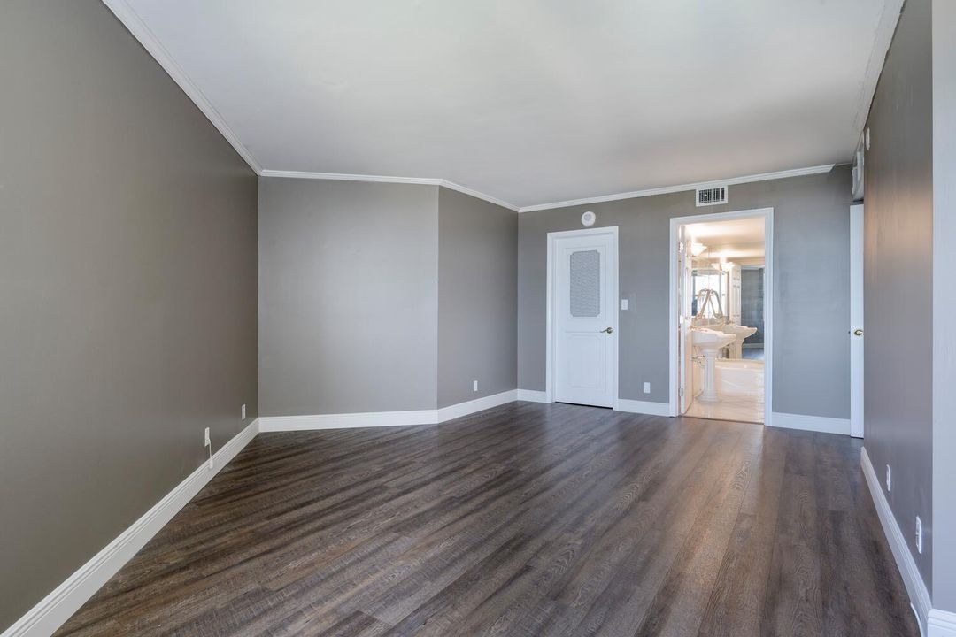 For Sale: $645,000 (1 beds, 1 baths, 1005 Square Feet)