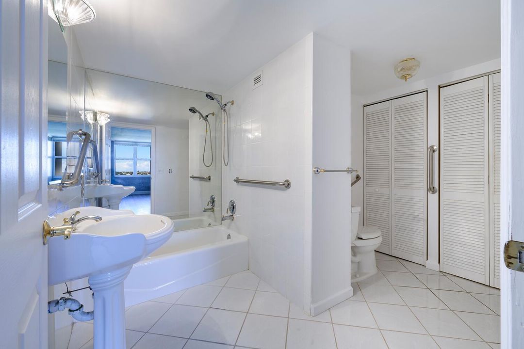 For Sale: $645,000 (1 beds, 1 baths, 1005 Square Feet)