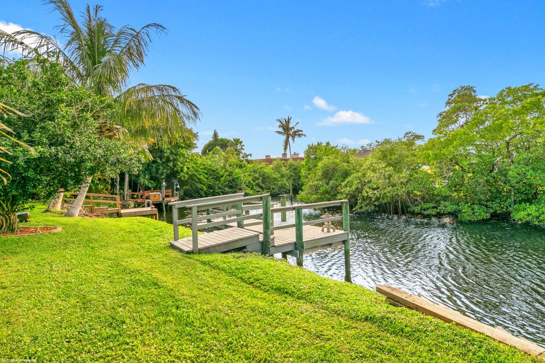 For Sale: $699,000 (2 beds, 2 baths, 1743 Square Feet)