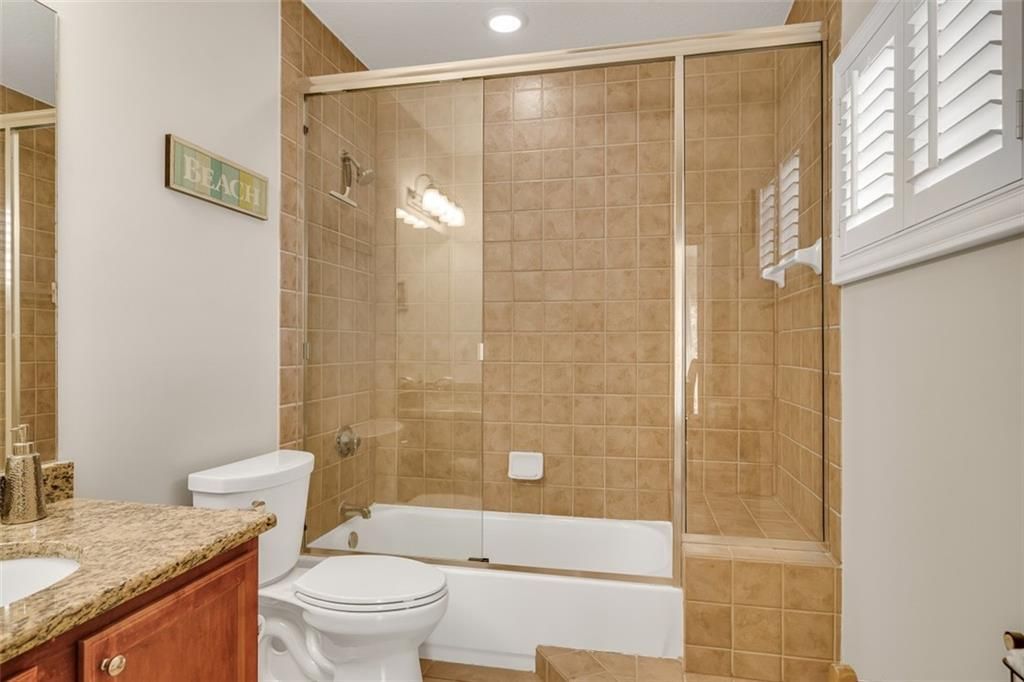 For Sale: $309,000 (2 beds, 2 baths, 1650 Square Feet)