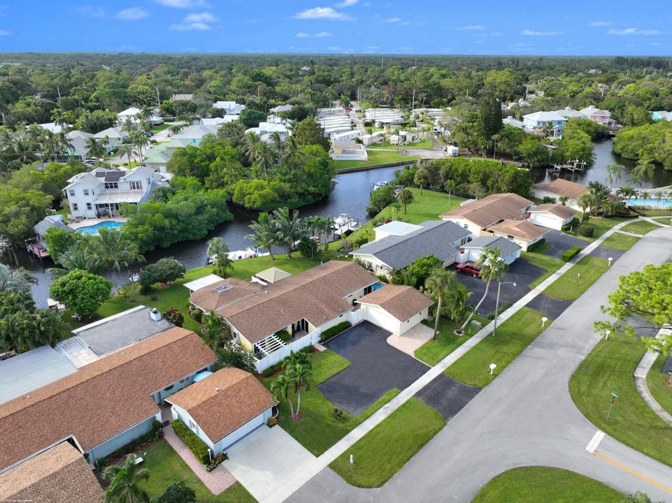 For Sale: $699,000 (2 beds, 2 baths, 1743 Square Feet)