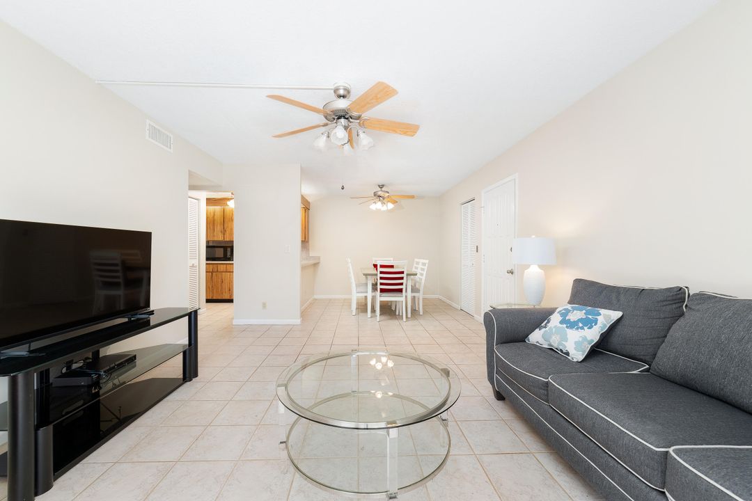 For Sale: $249,000 (2 beds, 2 baths, 1000 Square Feet)