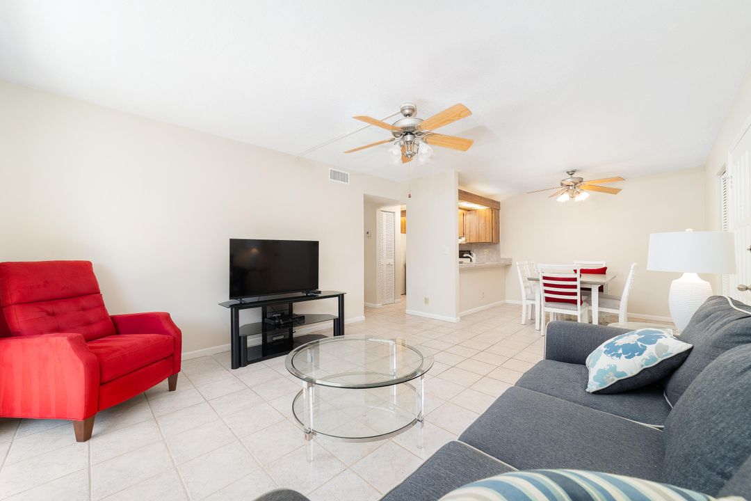 For Sale: $249,000 (2 beds, 2 baths, 1000 Square Feet)