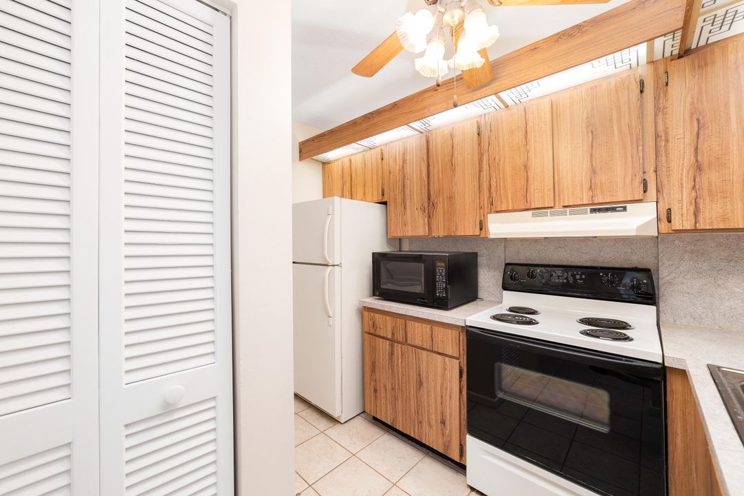 For Sale: $249,000 (2 beds, 2 baths, 1000 Square Feet)