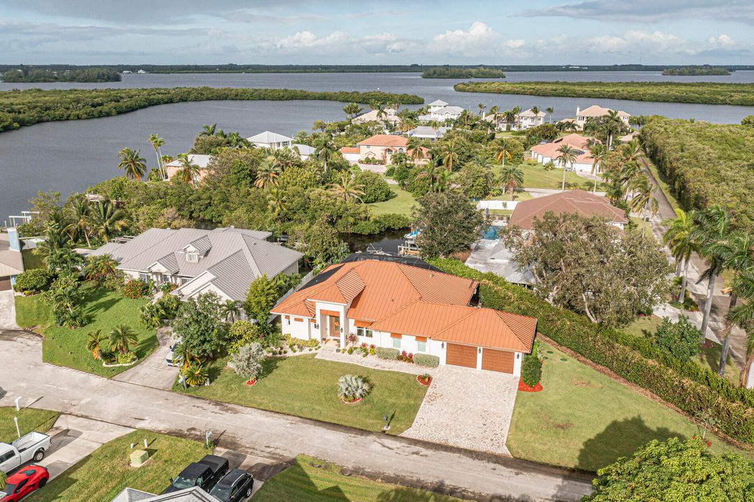 For Sale: $1,550,000 (3 beds, 3 baths, 2267 Square Feet)