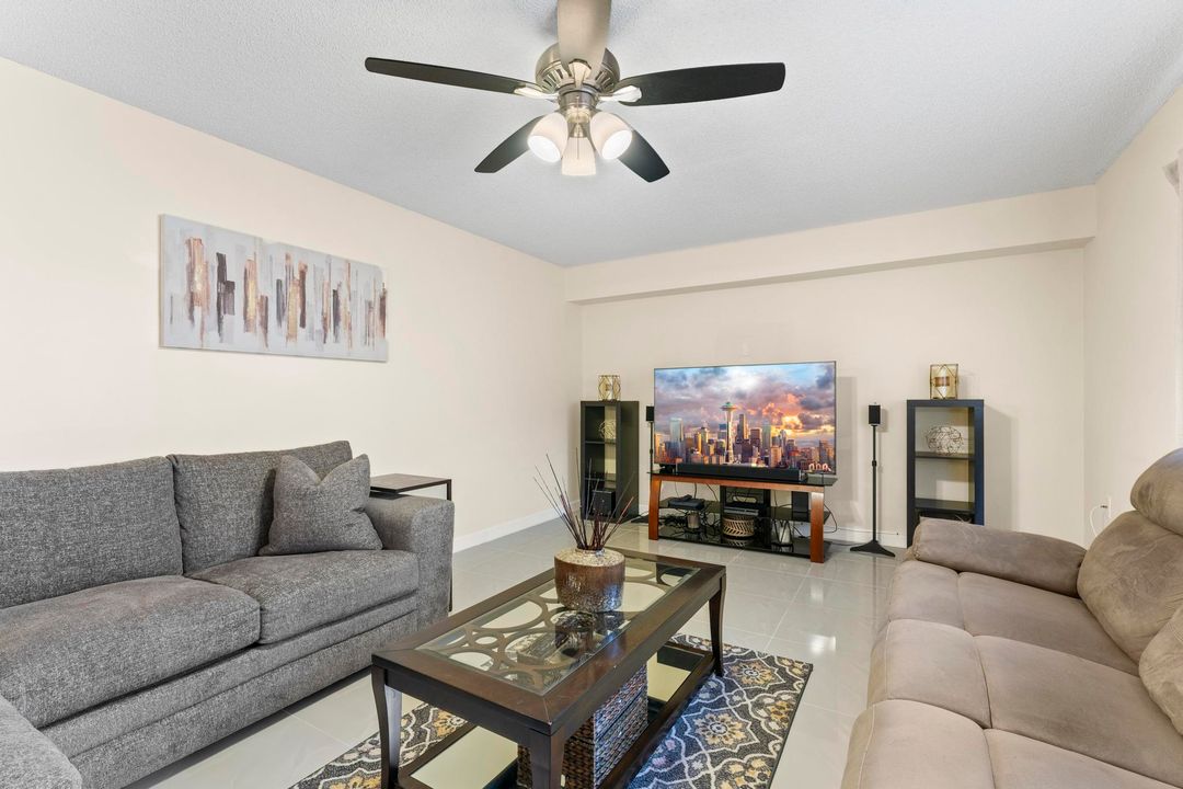 For Sale: $275,000 (2 beds, 2 baths, 1236 Square Feet)