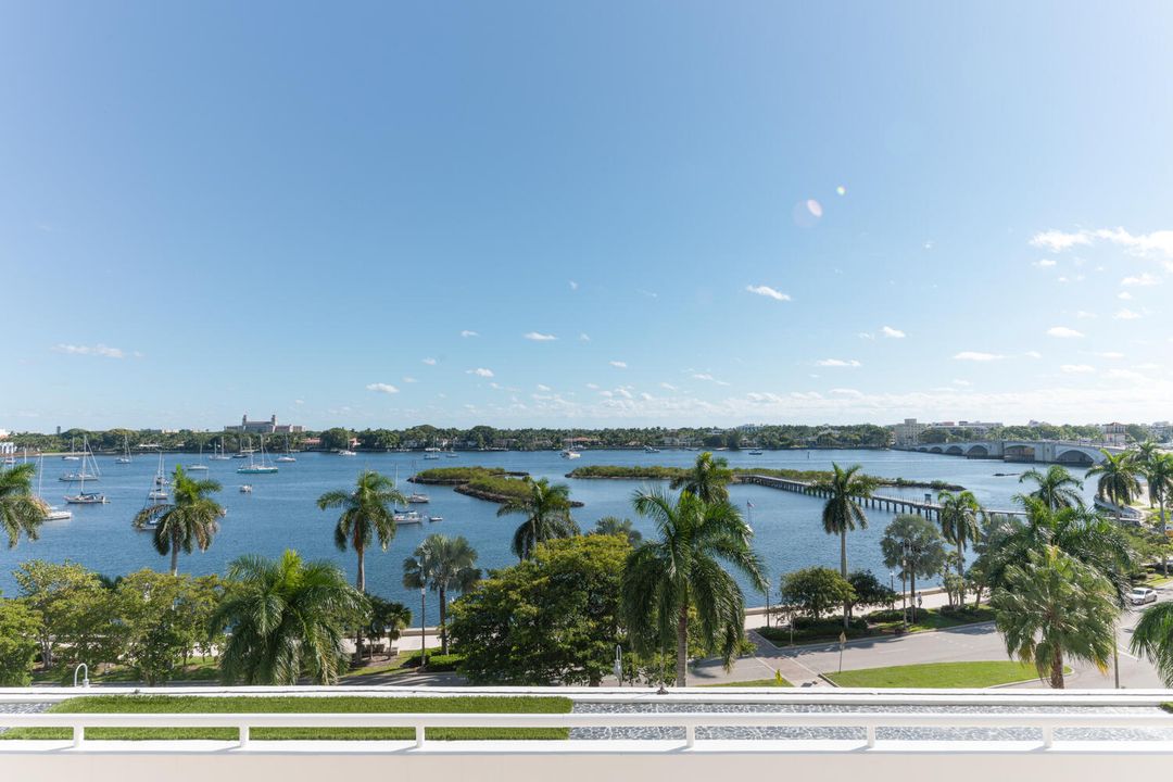 For Sale: $3,795,000 (2 beds, 2 baths, 1927 Square Feet)