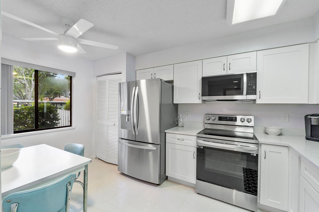 For Sale: $249,900 (2 beds, 2 baths, 1392 Square Feet)