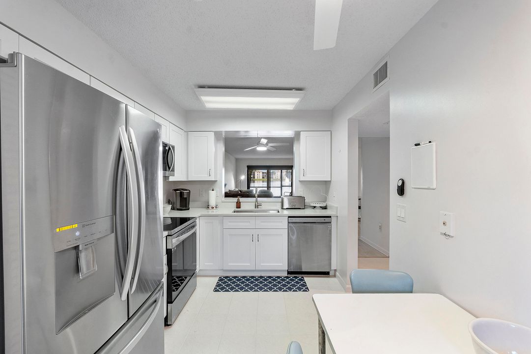 For Sale: $249,900 (2 beds, 2 baths, 1392 Square Feet)