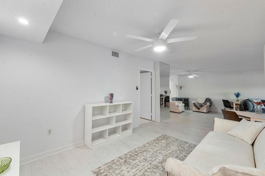 For Sale: $249,900 (2 beds, 2 baths, 1392 Square Feet)