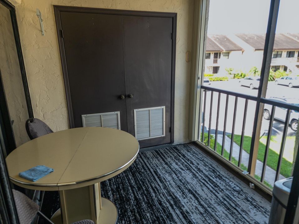 For Sale: $194,999 (2 beds, 2 baths, 1072 Square Feet)