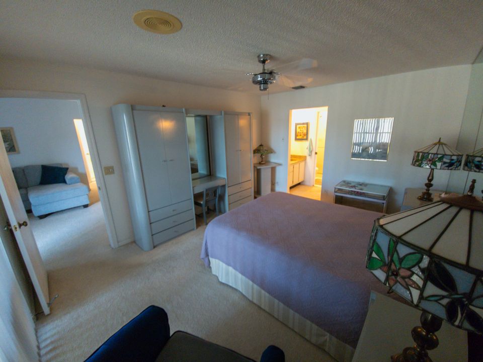 For Sale: $194,999 (2 beds, 2 baths, 1072 Square Feet)