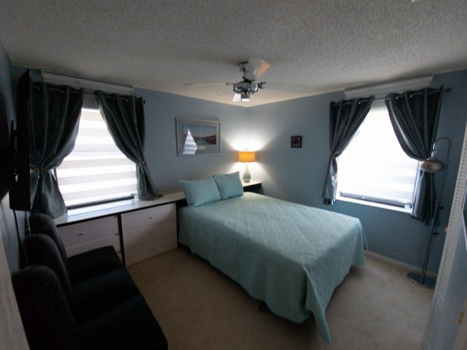 For Sale: $194,999 (2 beds, 2 baths, 1072 Square Feet)