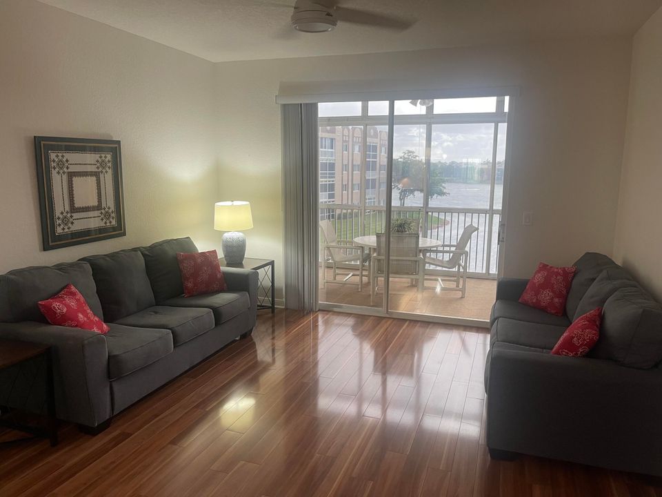 For Sale: $349,500 (2 beds, 2 baths, 1705 Square Feet)