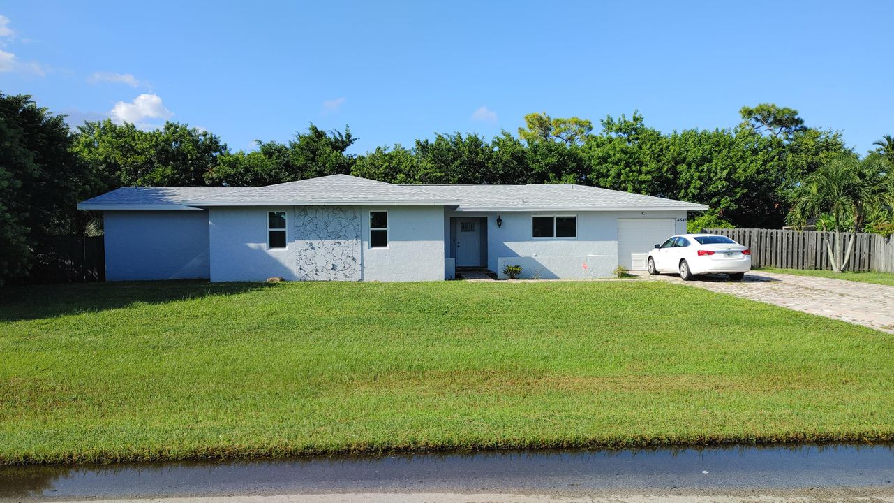 For Sale: $699,000 (3 beds, 2 baths, 1814 Square Feet)