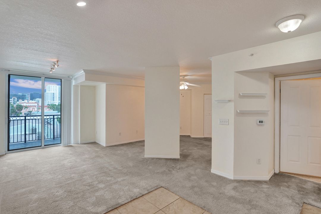 For Sale: $359,000 (1 beds, 1 baths, 610 Square Feet)