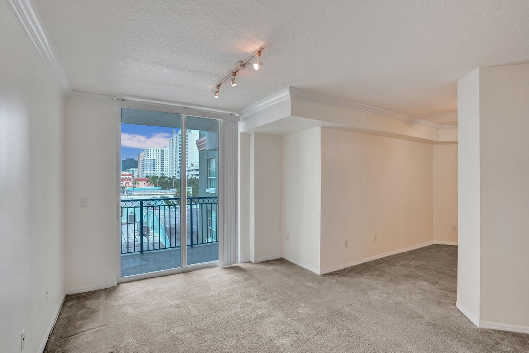 For Sale: $359,000 (1 beds, 1 baths, 610 Square Feet)