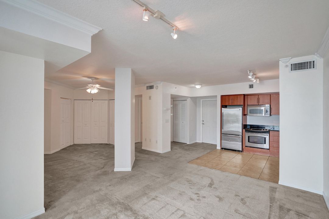 For Sale: $359,000 (1 beds, 1 baths, 610 Square Feet)