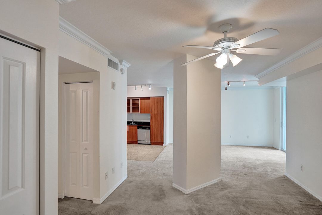 For Sale: $359,000 (1 beds, 1 baths, 610 Square Feet)