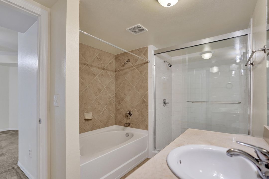 For Sale: $359,000 (1 beds, 1 baths, 610 Square Feet)