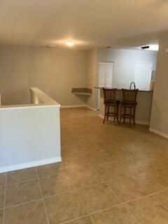 For Sale: $205,000 (1 beds, 1 baths, 875 Square Feet)