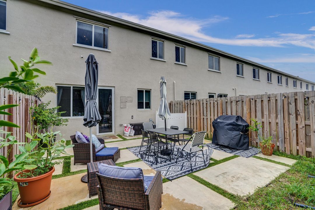 For Sale: $500,000 (3 beds, 2 baths, 1524 Square Feet)