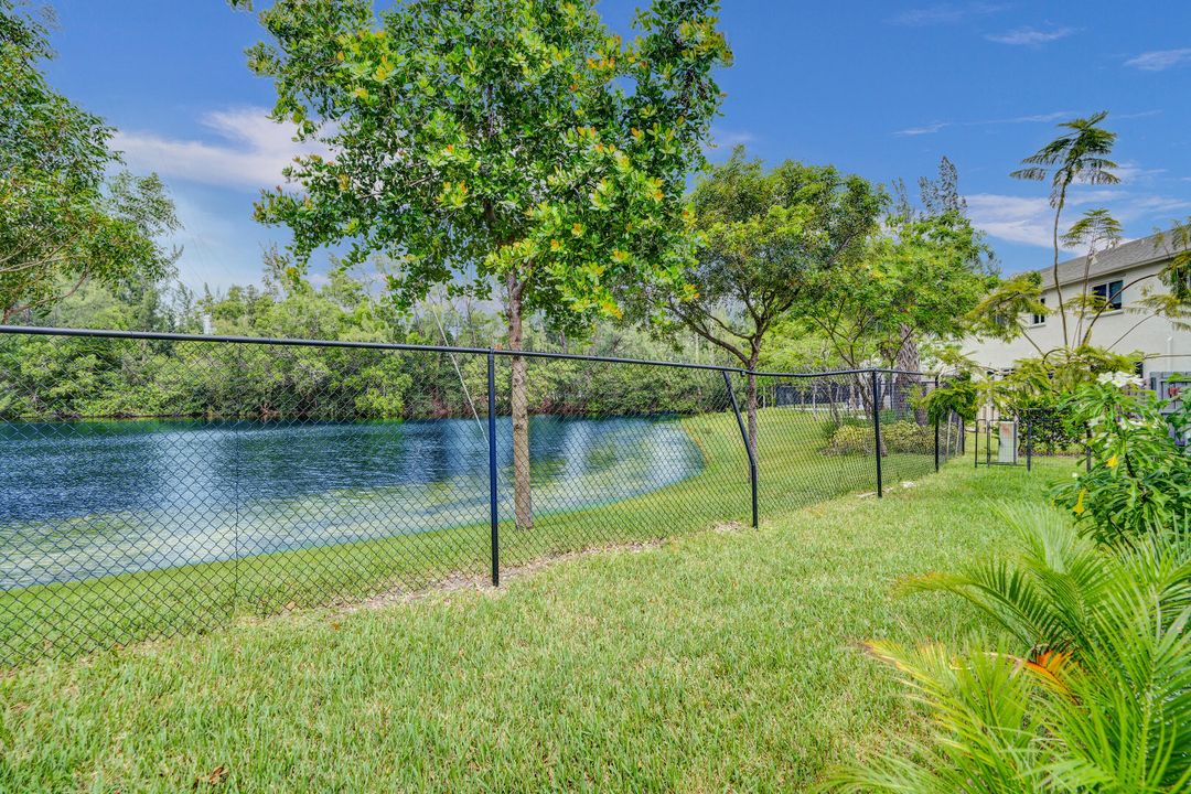 For Sale: $500,000 (3 beds, 2 baths, 1524 Square Feet)