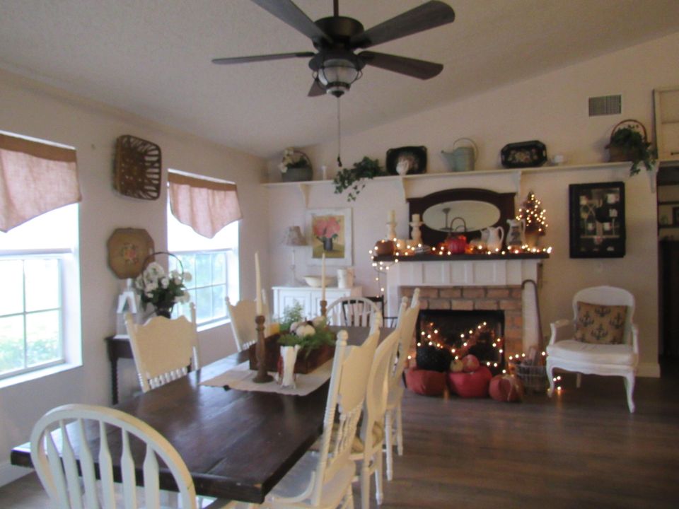 For Sale: $359,000 (3 beds, 2 baths, 1890 Square Feet)