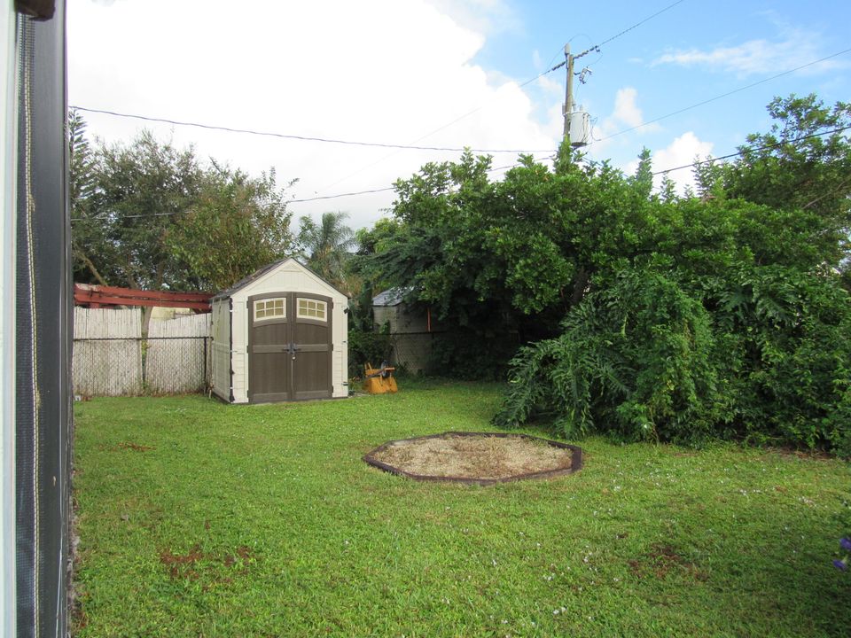 For Sale: $359,000 (3 beds, 2 baths, 1890 Square Feet)