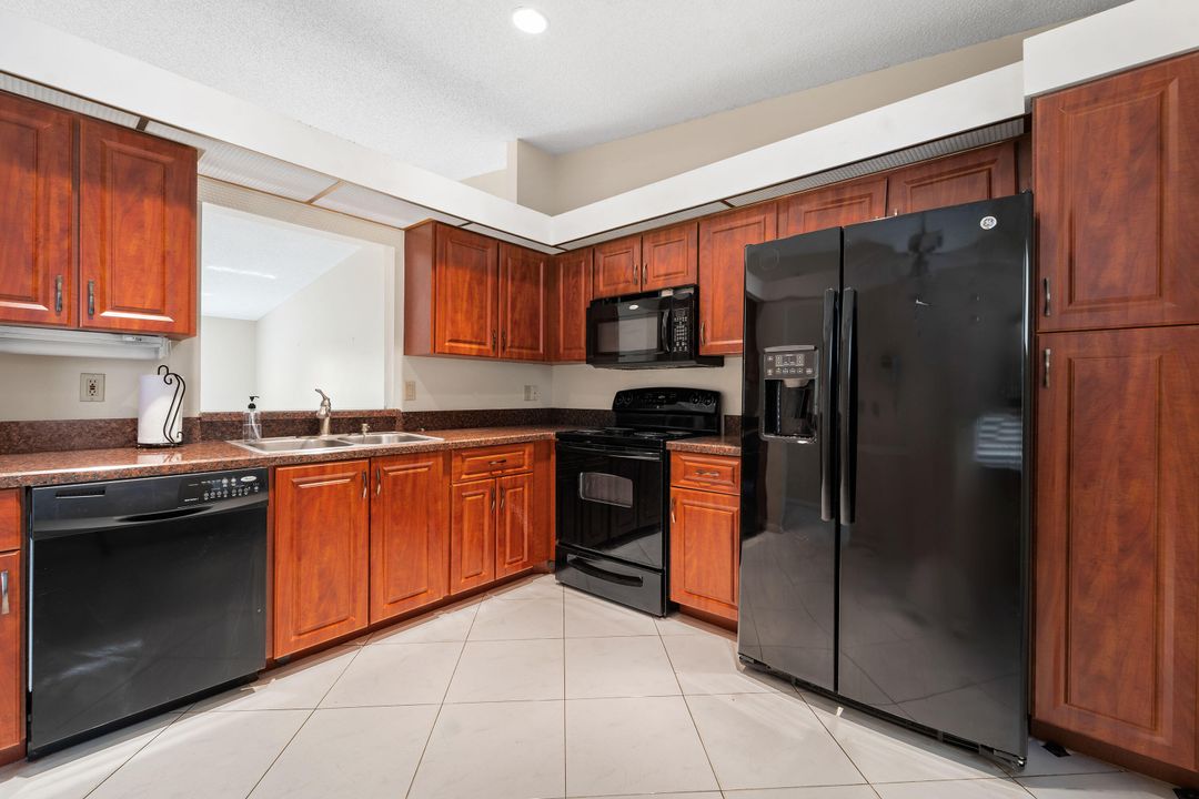 For Sale: $259,000 (2 beds, 2 baths, 1345 Square Feet)