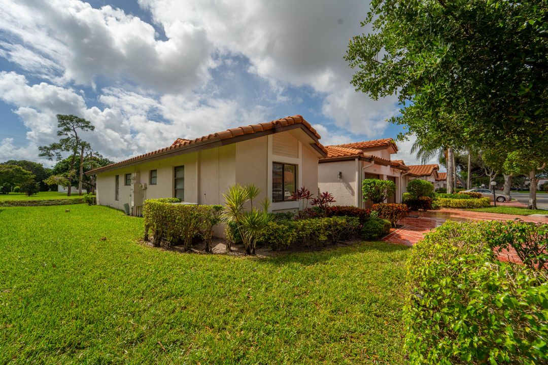 For Sale: $259,000 (2 beds, 2 baths, 1345 Square Feet)