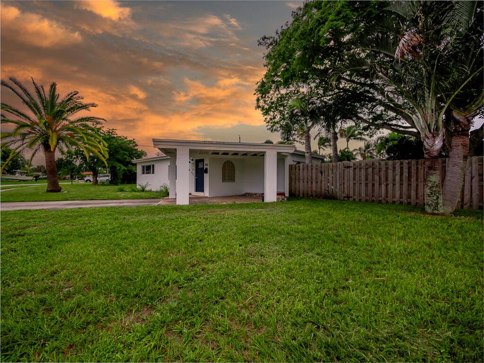 For Sale: $625,000 (3 beds, 2 baths, 1080 Square Feet)