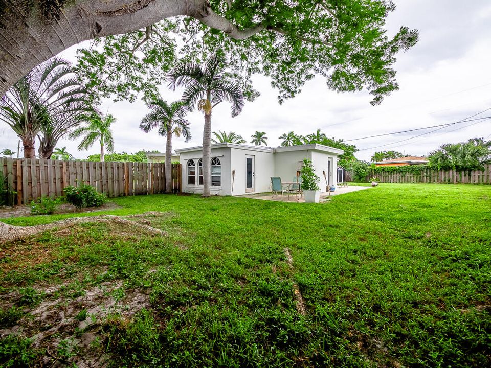 For Sale: $625,000 (3 beds, 2 baths, 1080 Square Feet)