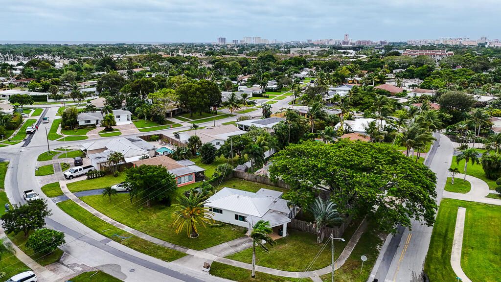 For Sale: $625,000 (3 beds, 2 baths, 1080 Square Feet)