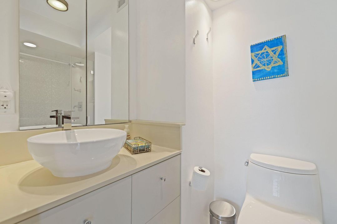 For Sale: $1,175,000 (2 beds, 2 baths, 1100 Square Feet)