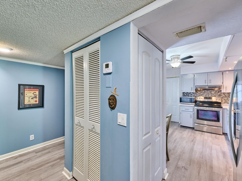 For Sale: $335,000 (2 beds, 2 baths, 1414 Square Feet)