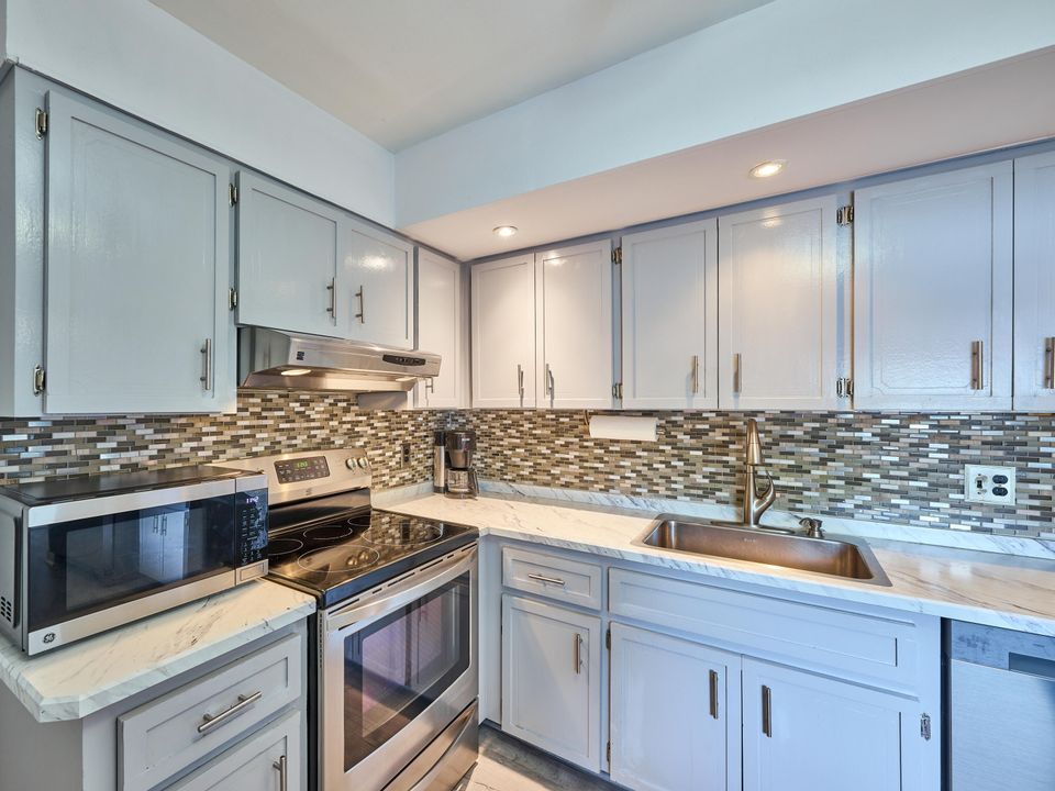 For Sale: $335,000 (2 beds, 2 baths, 1414 Square Feet)