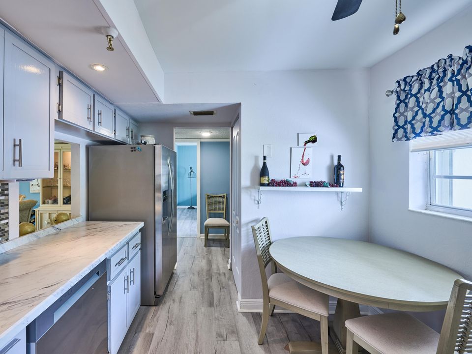 For Sale: $335,000 (2 beds, 2 baths, 1414 Square Feet)